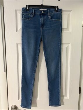 Levi’s 720 High-Rise Super-Skinny Stretchy Women’s Jeans